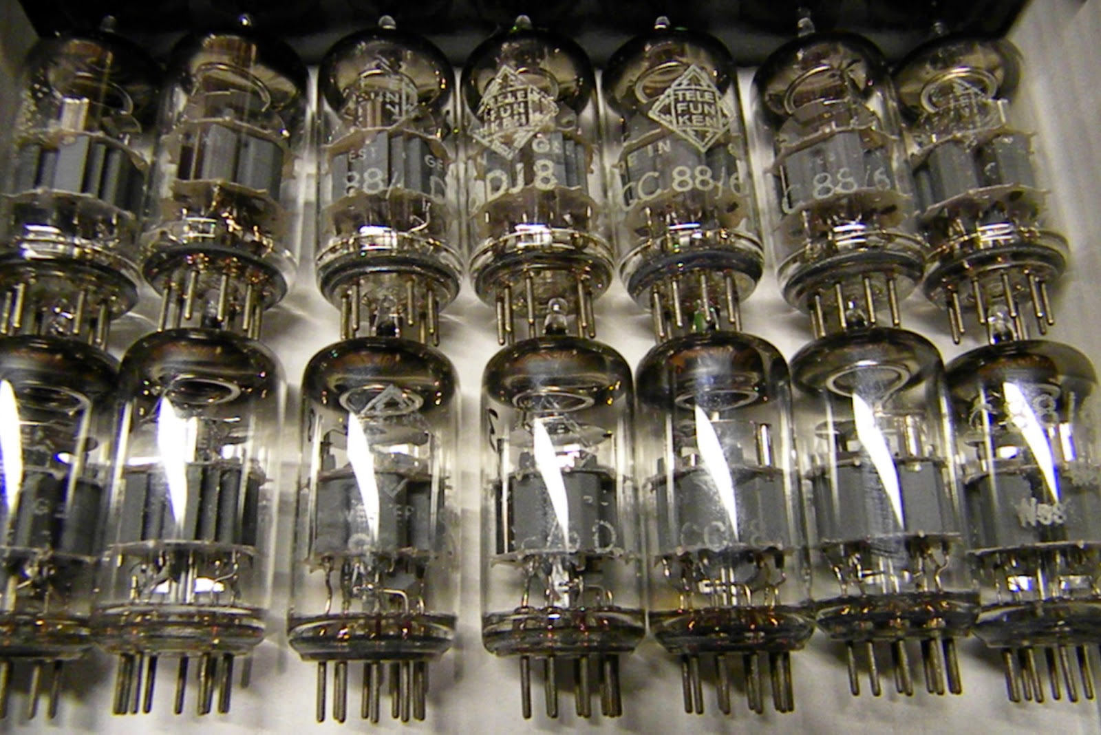 NOS Tube Store: TELEFUNKEN ECC88 / 6DJ8 ( )