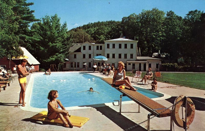 30 Cool Pics That Show American Hotel Swimming Pools From