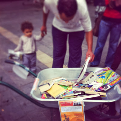 Place Cadenat : les biblio-brouettes et le troc de livres