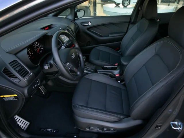 Kia Cerato Hatchback 2014 - interior