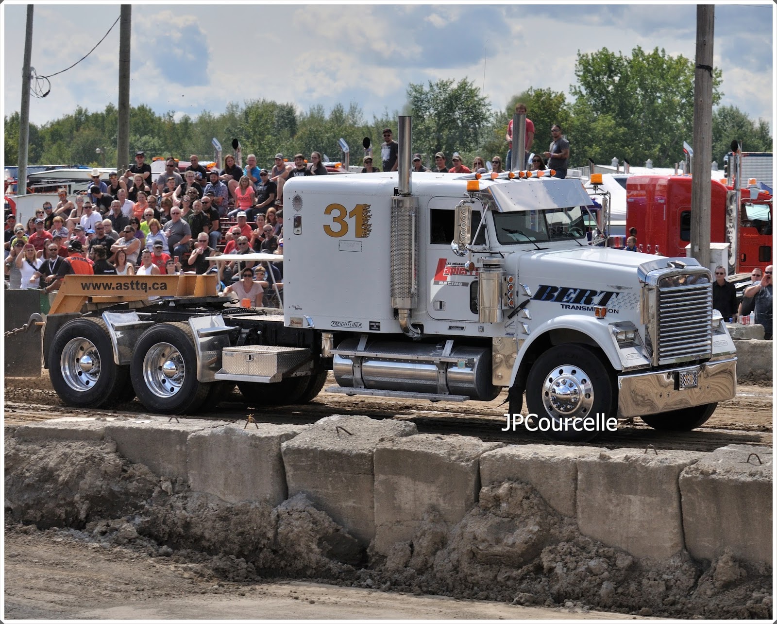Les Créations de JeanPierre Tire de camion Bedford 2017