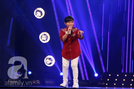 Bat ngo voi su lot xac cua cau be ngheo thi Vietnam Idol Kids - Anh 7