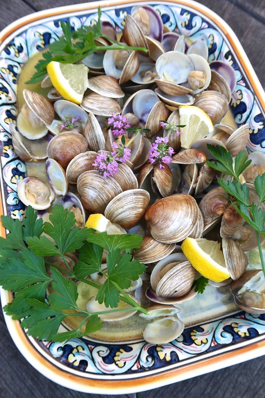 Scrumpdillyicious Ameijoas à Bulhão Pato PortugueseStyle Clams