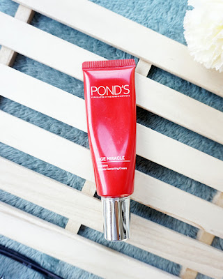 The Pond's Age Miracle Intensive Wrinkle Correcting Cream is a good gateway to the world of retinol.