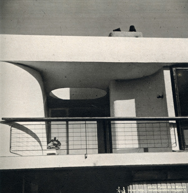 Montferrier-sur-Lez - Villa pour universitaires (un studio et un appartement de 3 pièces)  Architecte: Chanéac  Construction: vers 1969  Photos: Plaisir de la Maison - 1970