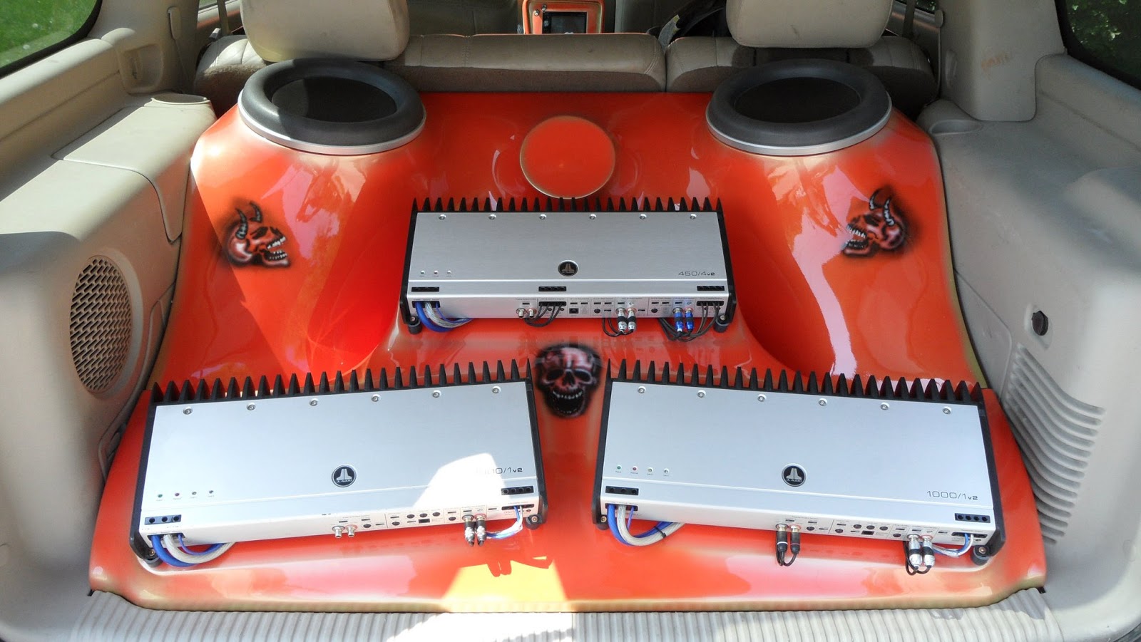 TOP AUTO CUSTOMIZATION 2002 CADILLAC ESCALADE CUSTOM SUB ENCLOSURE