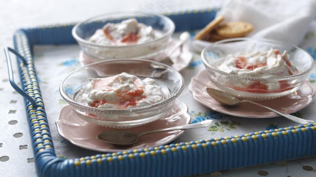 The Low Carb Diabetic: Rhubarb Fool - A Delicious Dessert