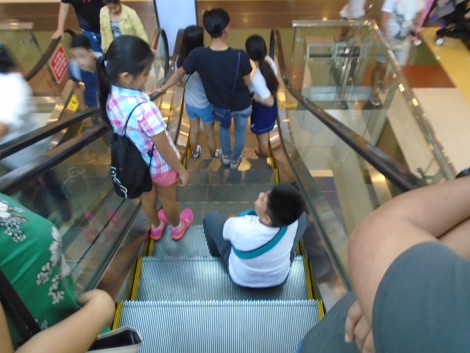 Philippinefails Little Boy Sitting on the Escalator