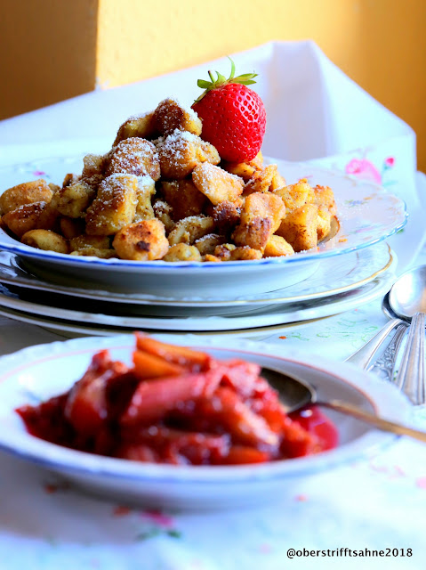 Süße Resteküche: Semmelschmarren mit Kompott