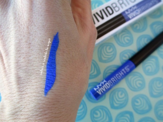 NYX Vivid Brights Saphire - delineador líquido azul