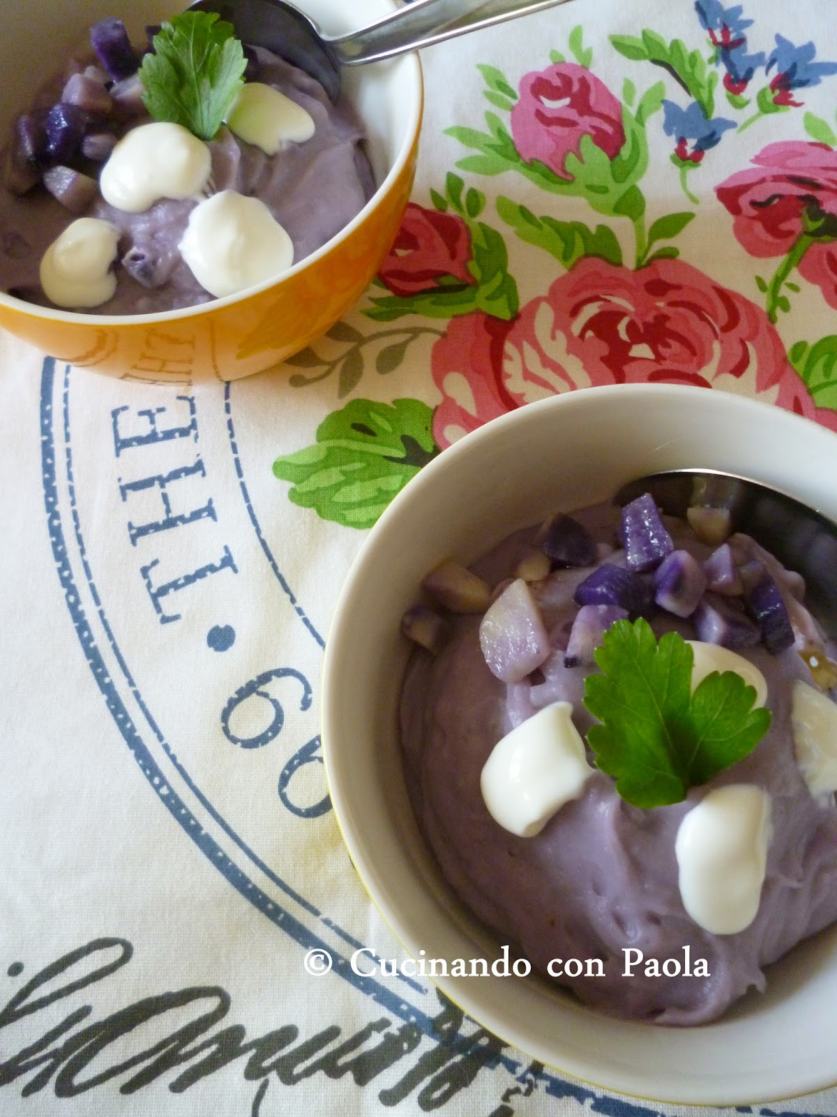 purea di patate viola con fonduta di crescenza