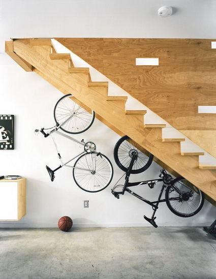 Aprovecha el hueco de la escalera en tu hogar