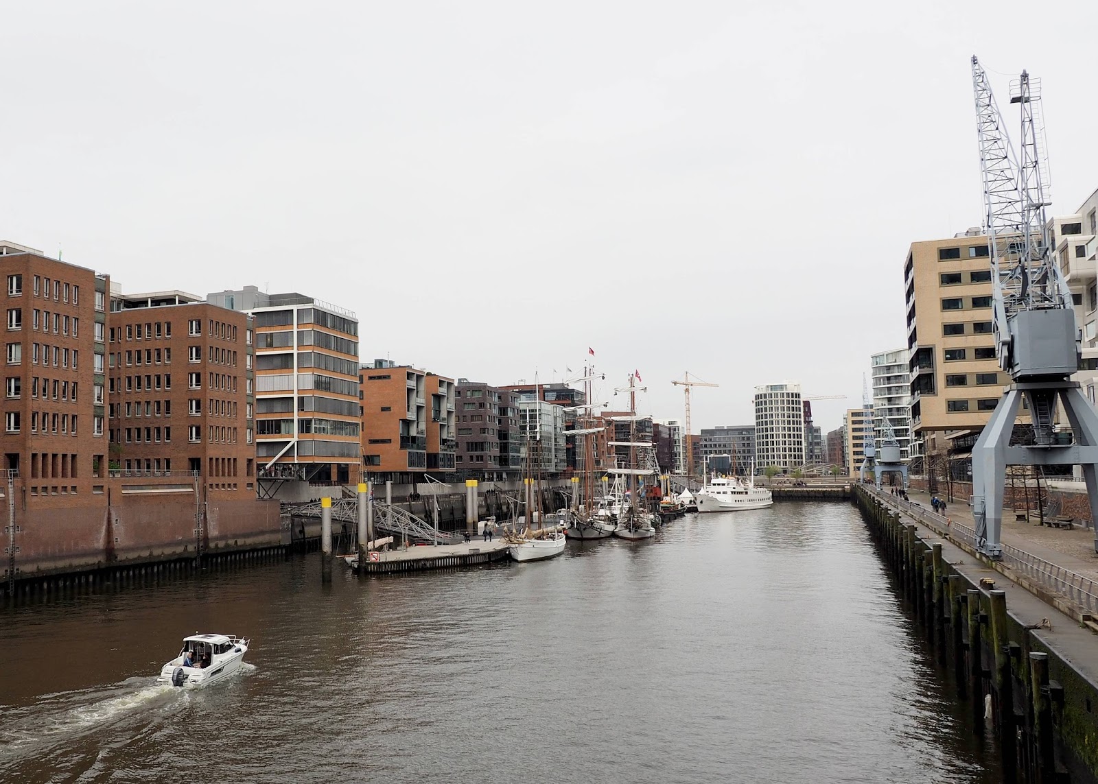 Hamburg Hafencity Speicherstadt Sidewalk Safari Part Time