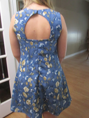 McCall 6924 Blue Floral Dress www.sewplus.blogspot.com