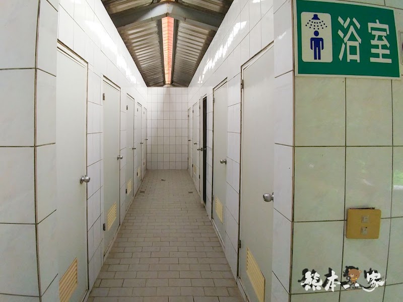 苗栗婚紗IG打卡景點|教堂廣場-飛牛牧場|寬敞露營營地設有盥洗區烤肉區好便利