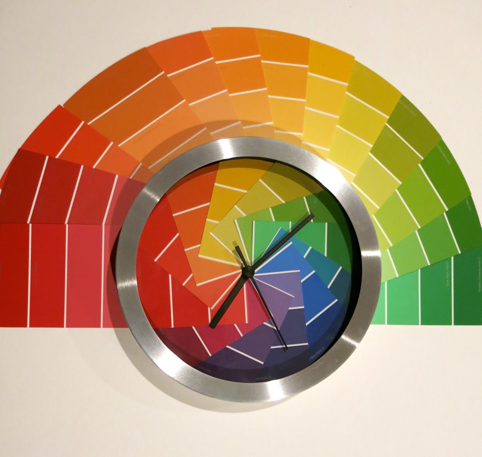 Cassie Stephens: DIY: A Color Wheel Clock!