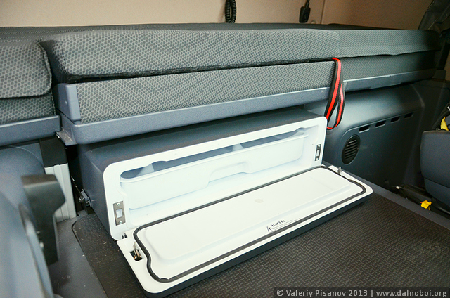 Холодильник скания 6. Холодильник в Скания g400. Штатный холодильник Скания g380. Штатный холодильник Скания р 6. Холодильник Скания 4.