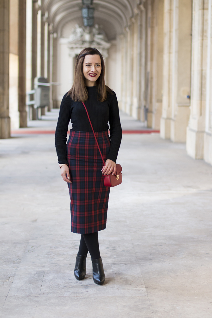how to wear the midi pencil skirt