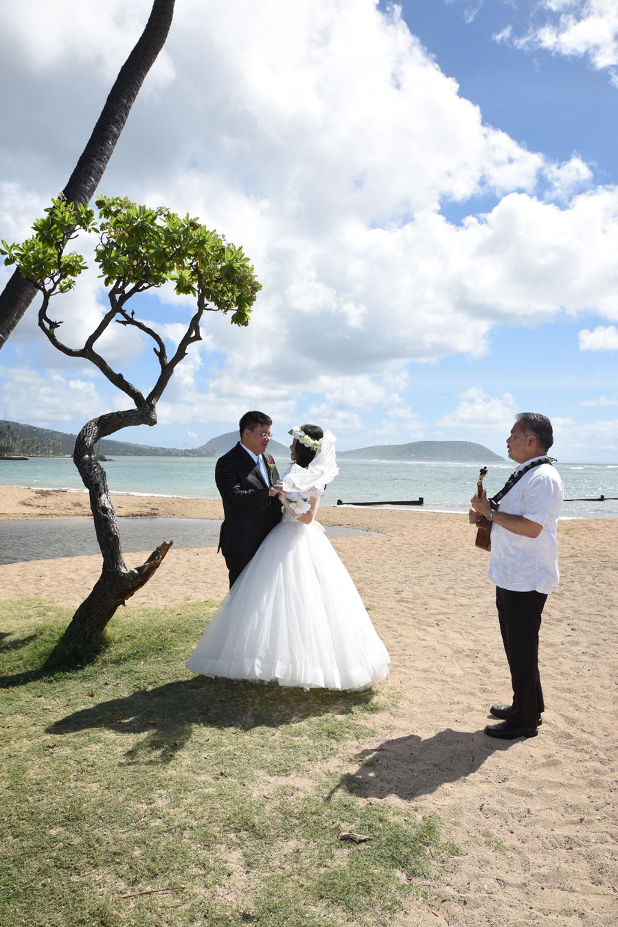 Honolulu Weddings Waialae Beach Wedding In October