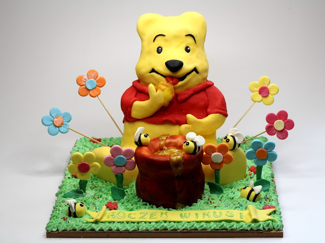 Winnie the Pooh 3D Birthday Cake - London Cakes