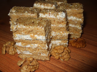 Prajitura Medovik cu nuca