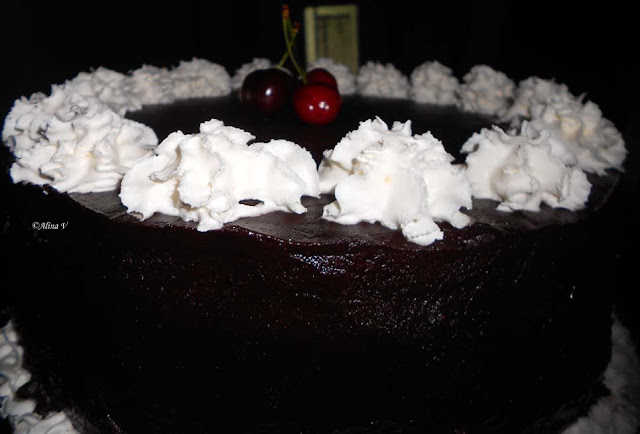 Tort cu frosting de cacao