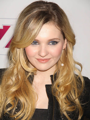 Abigail Breslin Bubbly Images