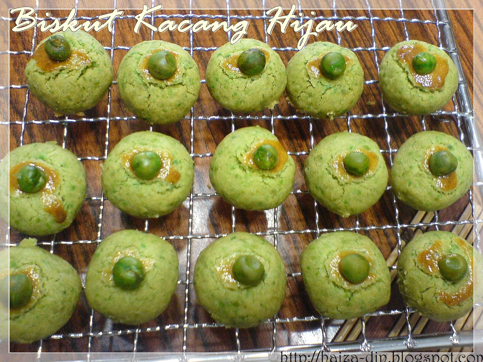 CoOkInG Is LiKe LoVe........ Biskut Kacang Hijau