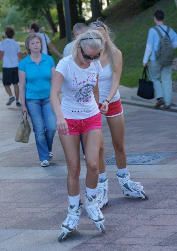 The2leep Roller Skate Girls