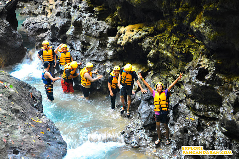 Menyusuri aliran sungai Cijulang dengan Body Rafting