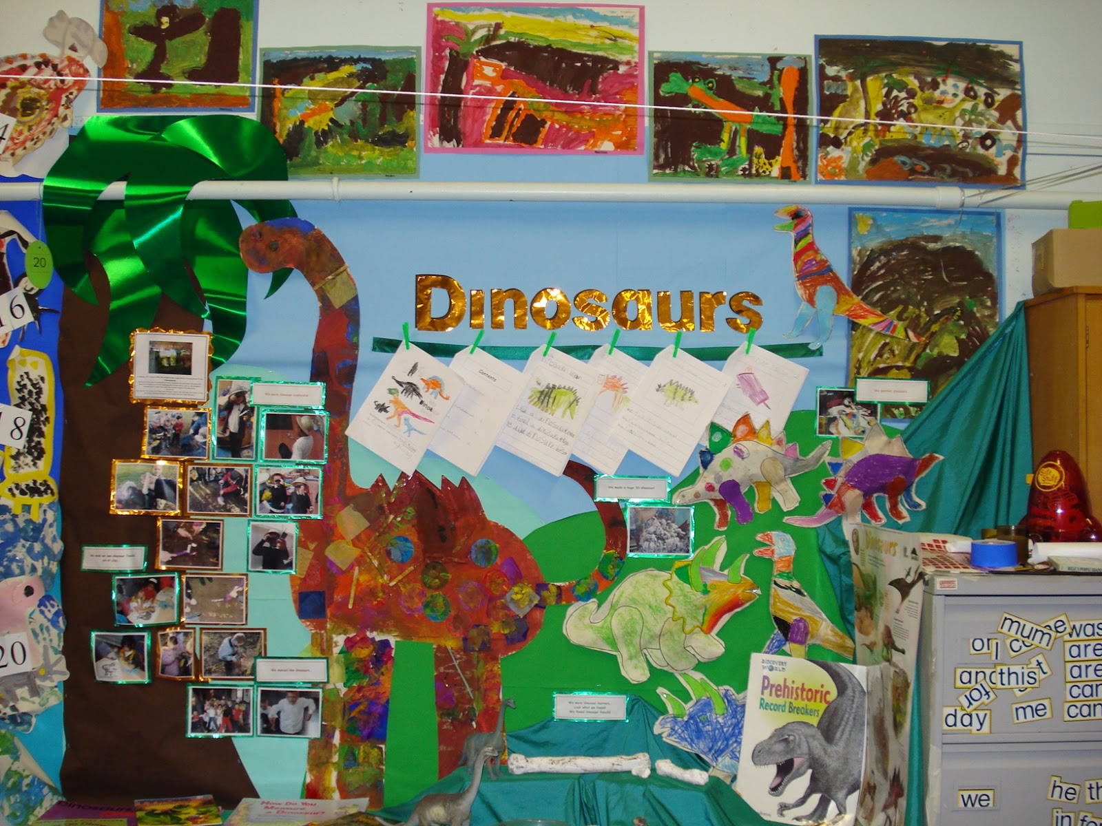 Creative Teaching Displays Dinosaurs Classroom Display