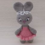 https://translate.google.es/translate?hl=es&sl=ru&tl=es&u=http%3A%2F%2Fwww.katkarmela.com%2Fzajka-amigurumi-kryuchkom%2F