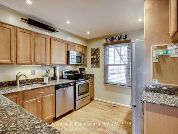 Alexandria VA Real Estate Properties for Sale - The updated gourmet kitchen of this Alexandria VA townhouse is ready to deliver the best home-cooked meals you’ll ever taste!