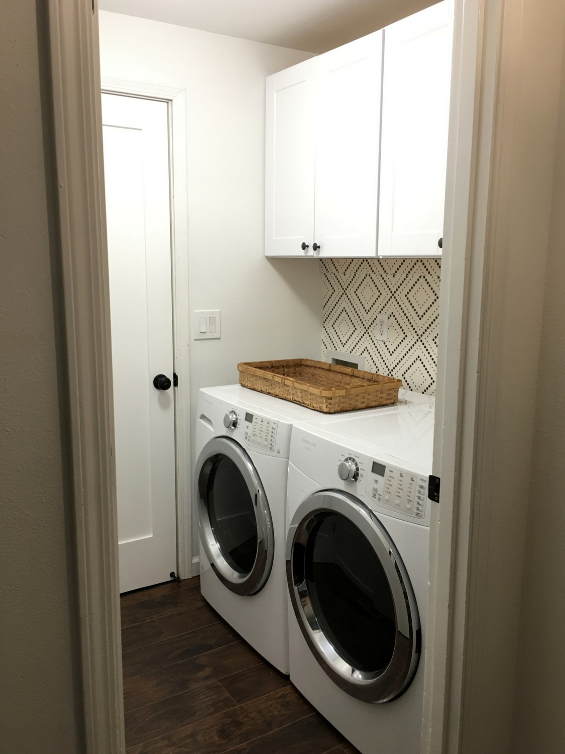 Hang removable wallpaper horizontally! Walls Need Love geometric print