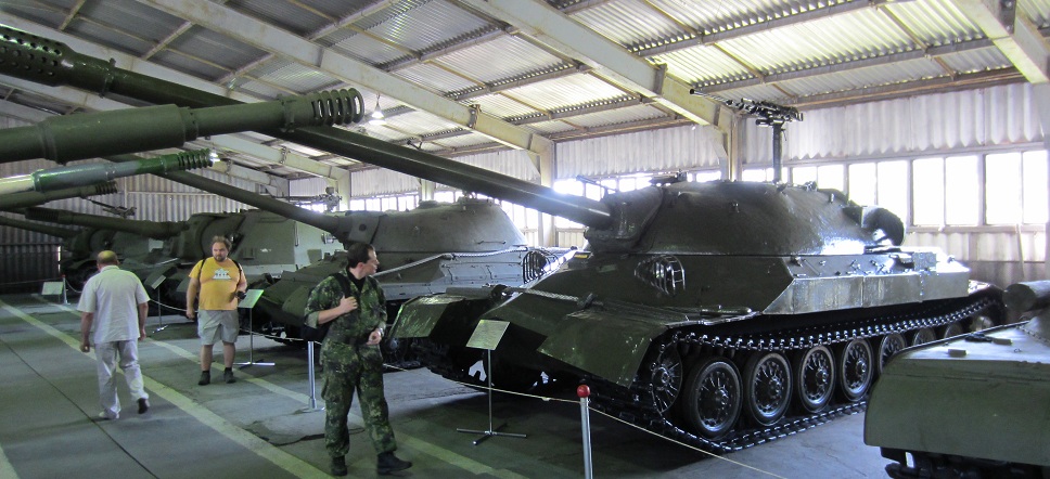 Ису народ. Кубинка танковый музей ИС 7. ИС-7 танк в Кубинке. Иосиф Сталин 7 танк. Танки ИС 7.
