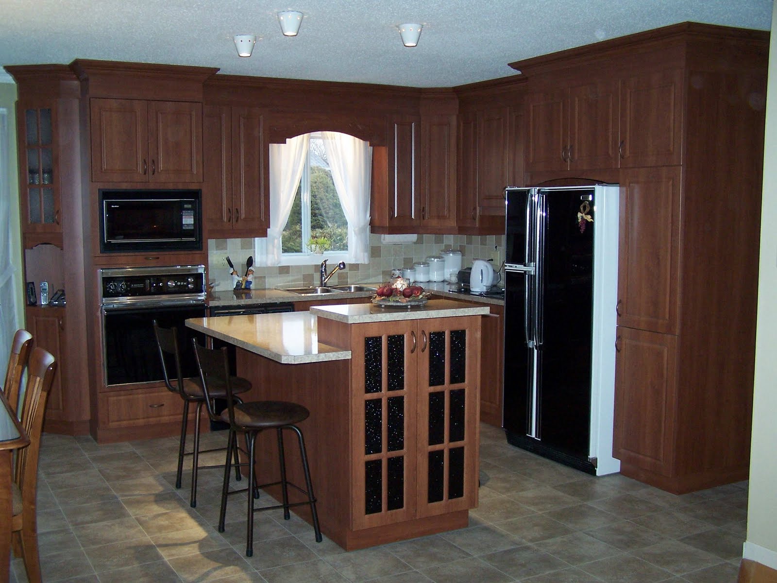 SpecialitésMM ARMOIRE DE CUISINE EN THERMOPLASTIQUE, COMPTOIR STRATIFIÉ