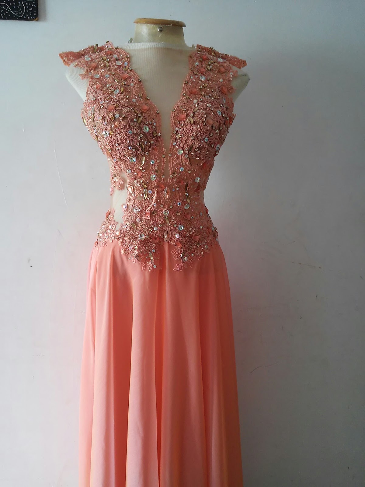 bordar vestido com pedras