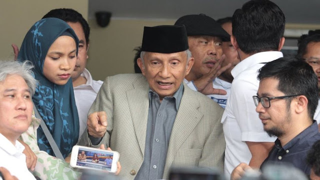 Ditanya soal Bukti yang akan Diungkap ke KPK, Amien Rais: Saya Kalau Ngomong Bukan Asal Cuap-Cuap Ditanya soal Bukti yang akan Diungkap ke KPK, Amien Rais: Saya Kalau Ngomong Bukan Asal Cuap-Cuap