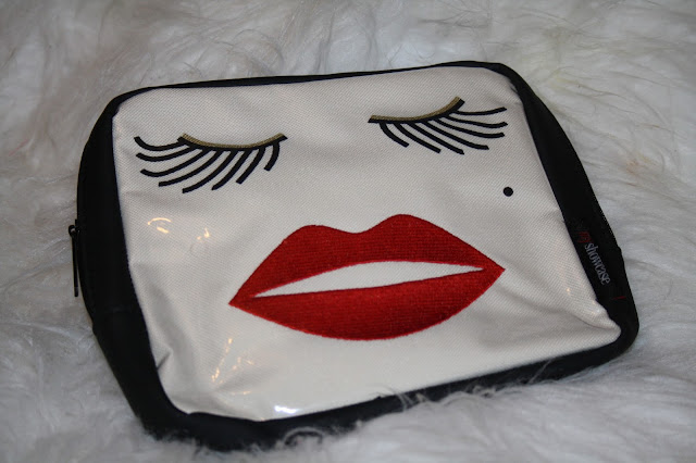 MyShowcase: Christmas Dolores Ltd Edition Beauty Bag