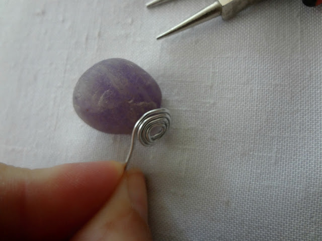 DIY: Wire Wrap a Pendant