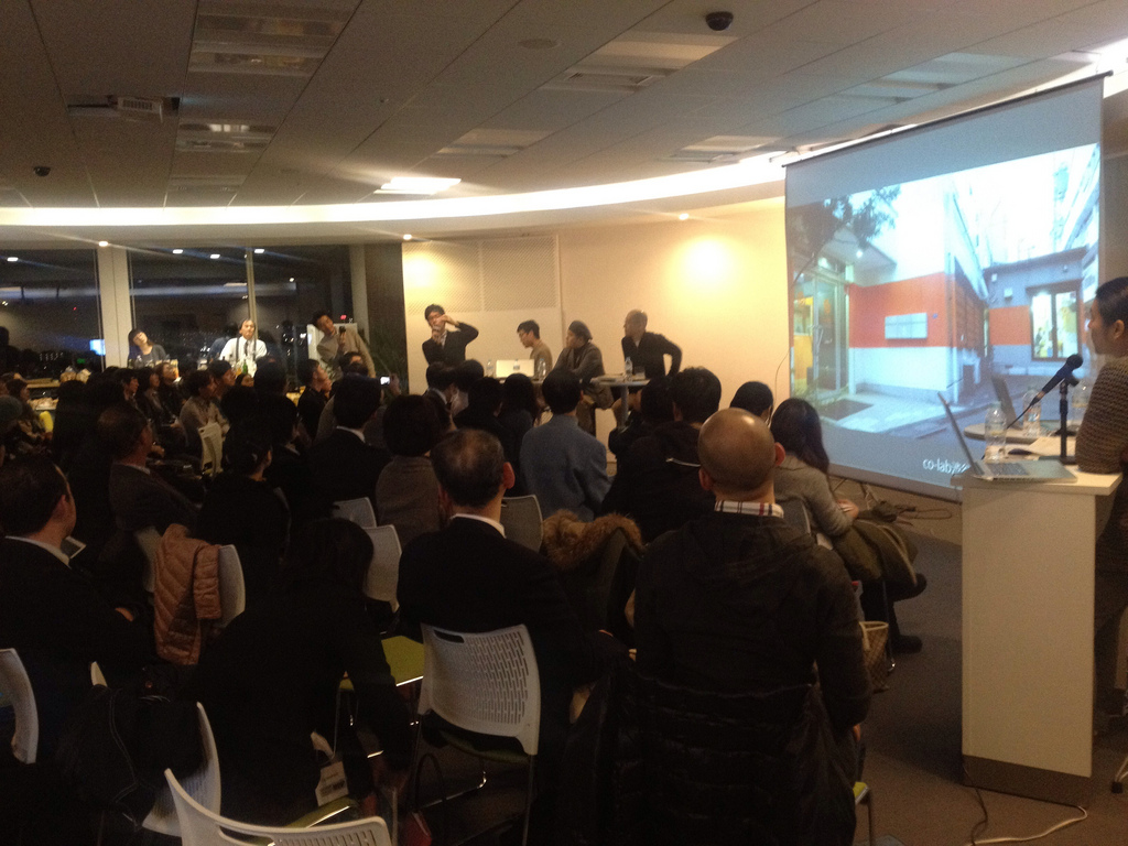 良いスピーカーの特徴 優れた講演者は聴衆と対話できなければなりません。