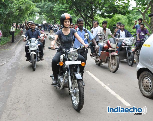 CELEBRITIES: katrina kaif bike riding pics - Latest