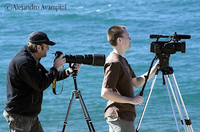 Andres y Dario Bonetti fotografiando y filmando Orcas en Punta Norte