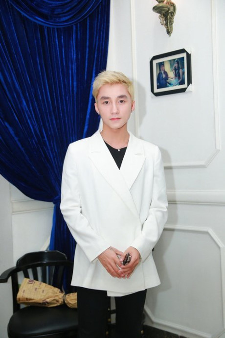 Son Tung dep nhu nam than tai Thu do - Anh 3