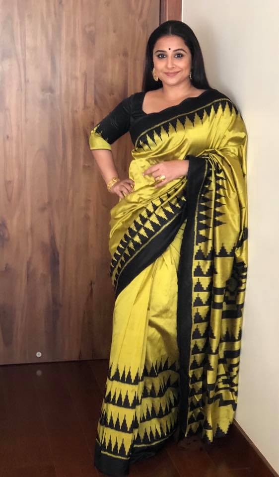 North Indian Beautiful Actress Vidya Balan In Black Saree - Tollywood Boost
