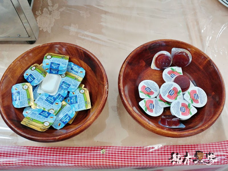 苗栗特色料理|飛牛餐廳|牧場起司酥、鮮奶饅頭酥好吃-還有素食、單點、團體合菜選擇