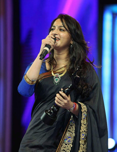 Anushka Shetty in balck saree at Film fare awards