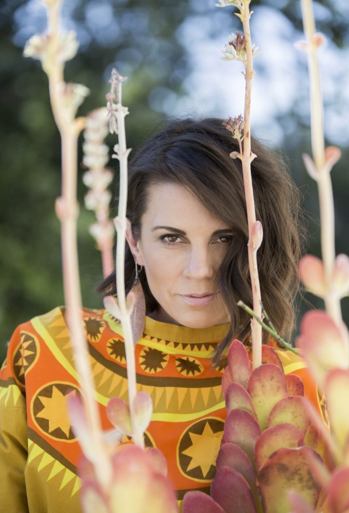 Leah Cairns (2 June 1974, North Vancouver, British Columbia, Canada