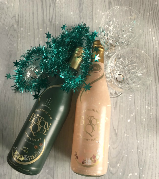 Christmas-gift-guide-2018-botonique-non-alcohol-crisp-dry-white-and-blush-with-stars