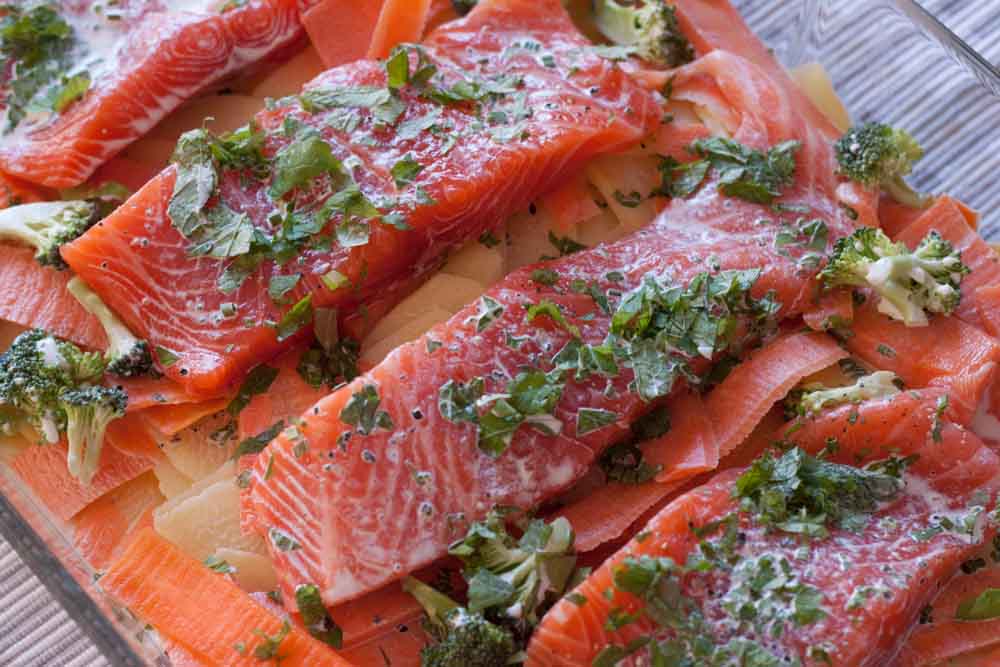Ørret I Form Med Persille Og Cherrytomater